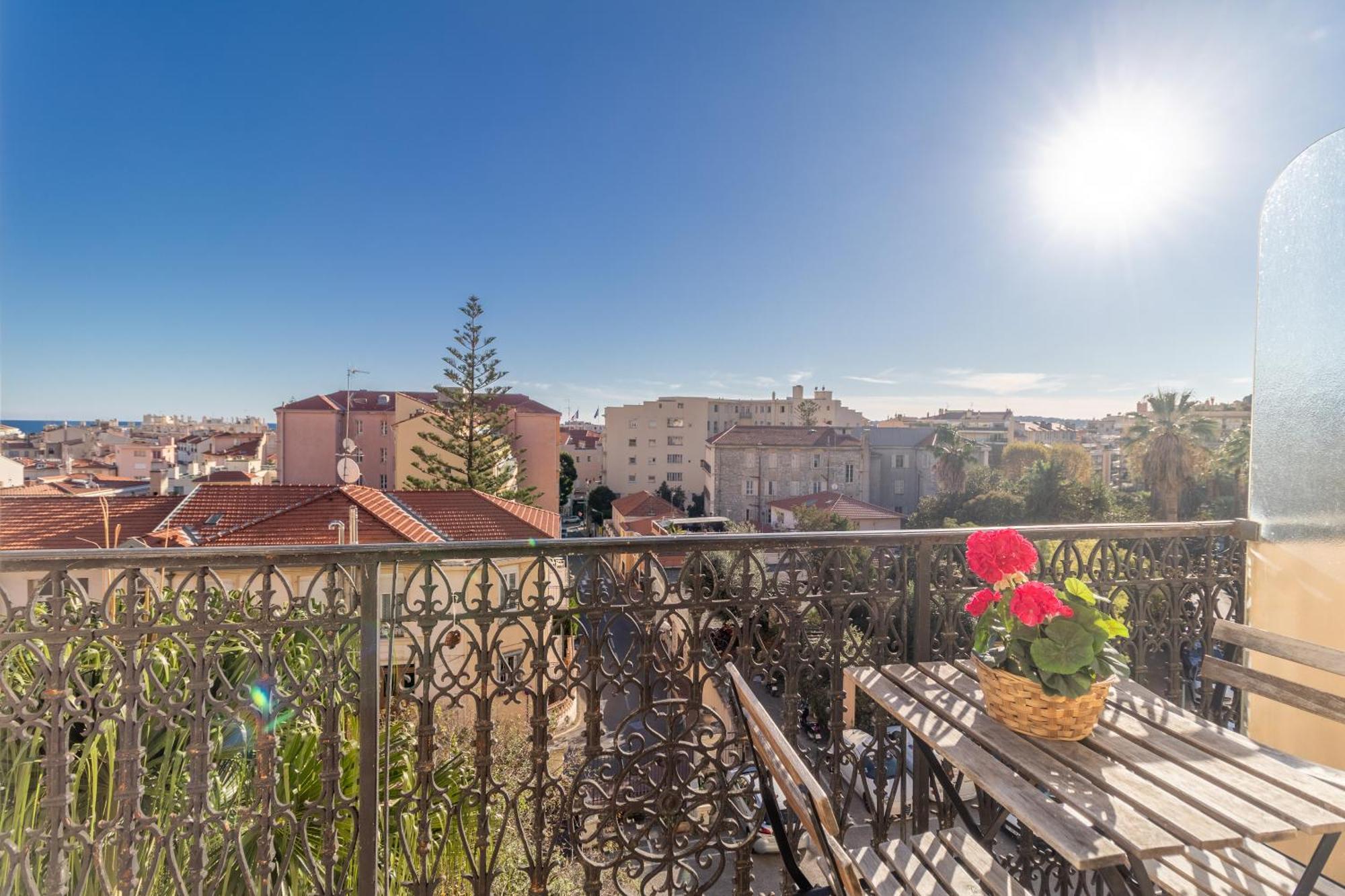 Charming Studio In The Heart Of Ментона Экстерьер фото